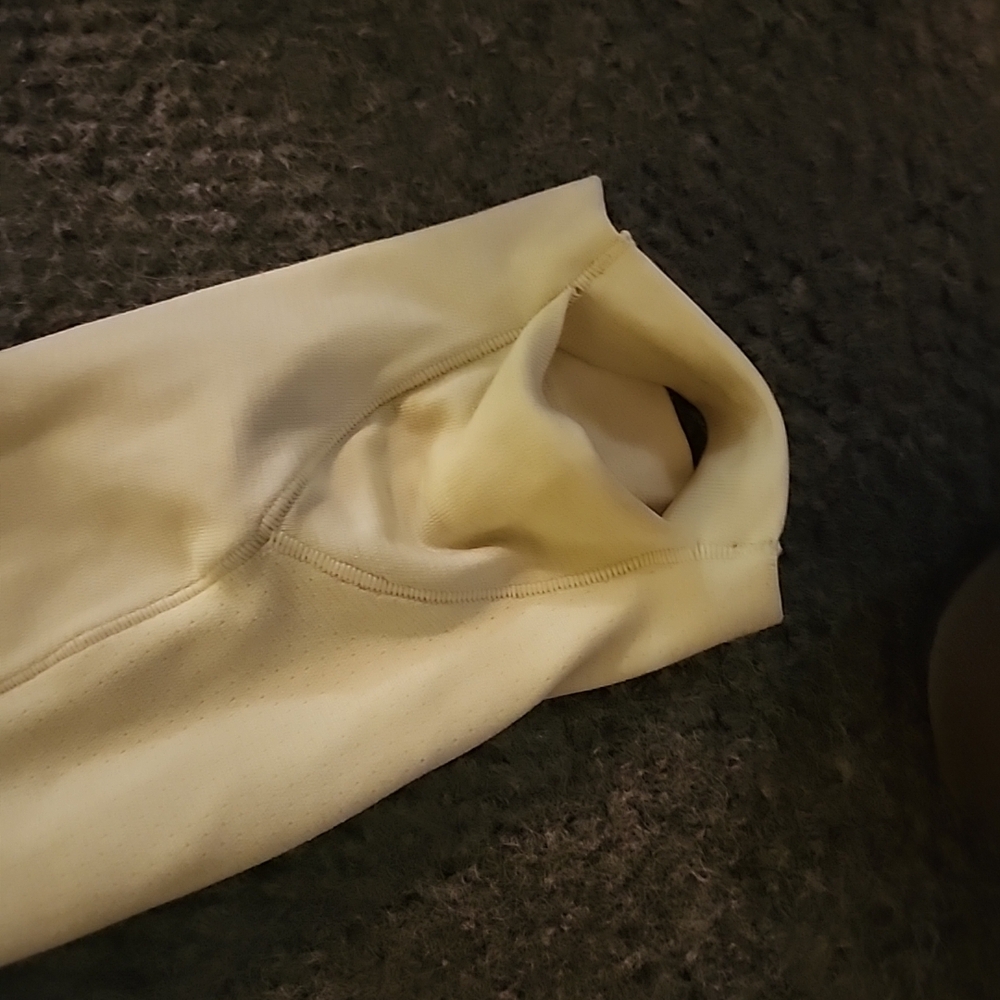 Lululemon Yellpw Athlectic Top